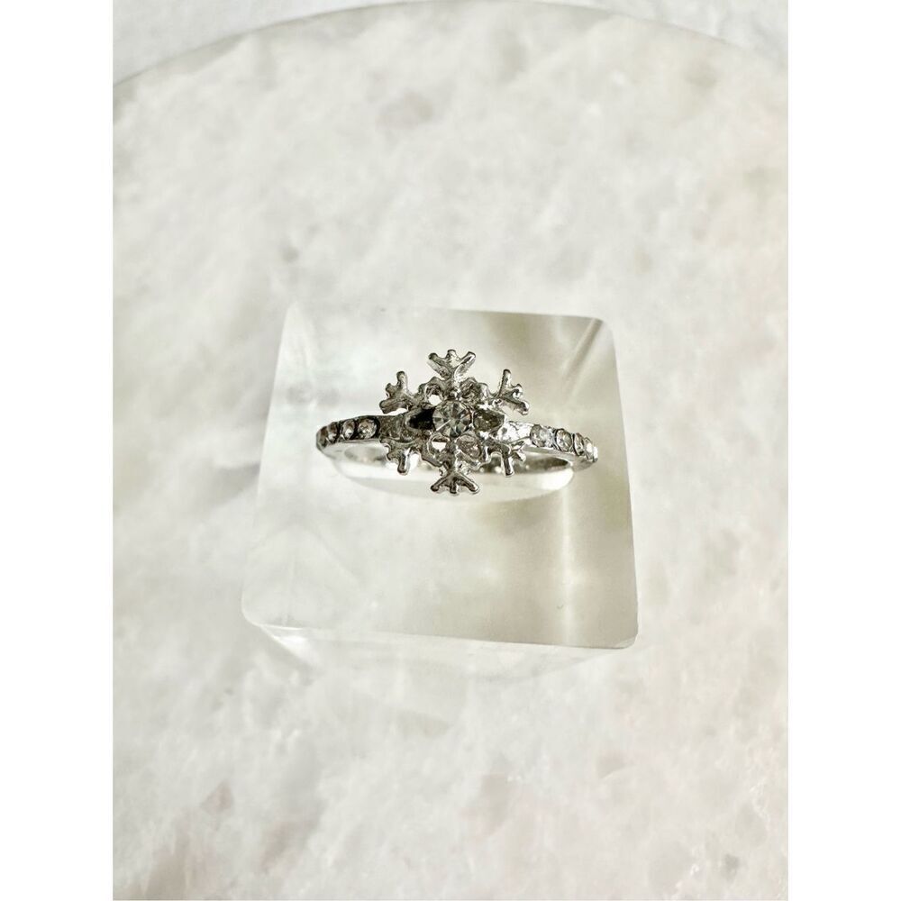 Rhinestone Christmas snowflake ring size 7